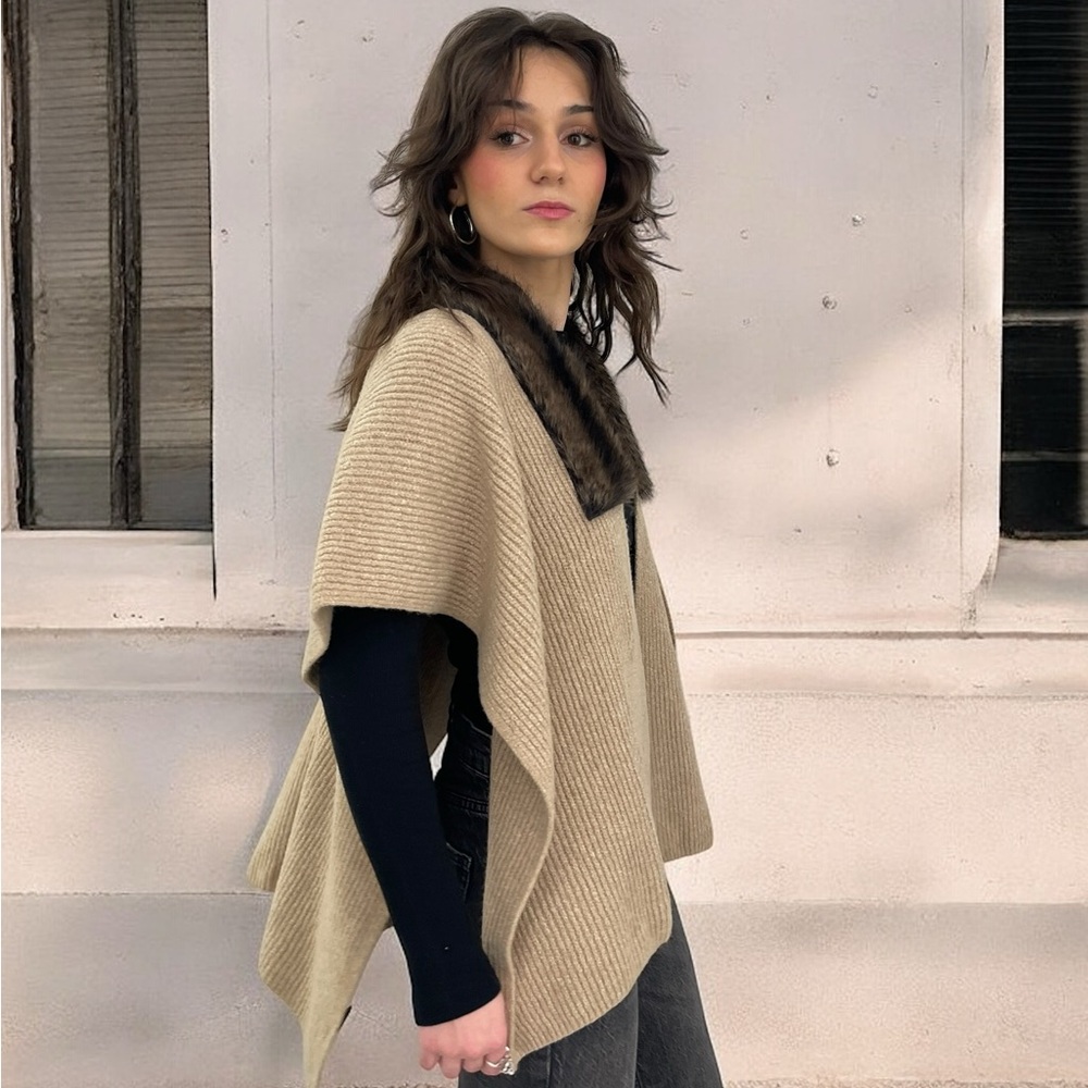 Chic Tan Knit Wrap with Faux Fur Trim NWT - Picture 7 of 8